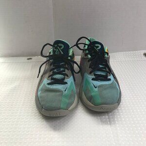 NIKE YOUTH STAY FREAKY SNEAKER SIZE 7Y